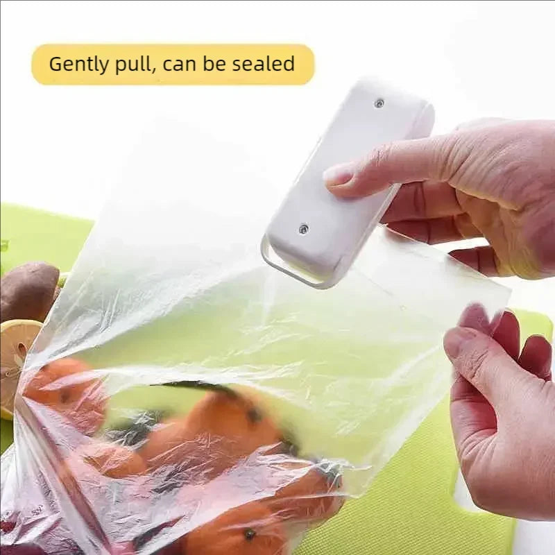 Small portable snack sealing machine, mini household, hand-pressed plastic bag, food preservation portable